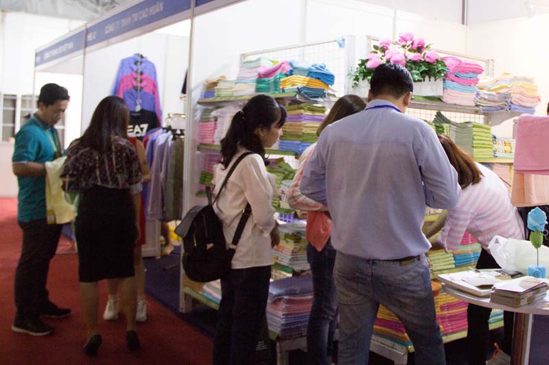 Gian hàng của Phong Phú thu hút được nhiều sự quan tâm của khách hàng và đối tác